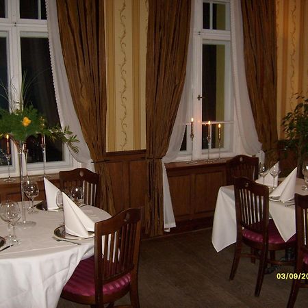 Pensjonat - Restauracja Zolty Domek Szczecinek Buitenkant foto