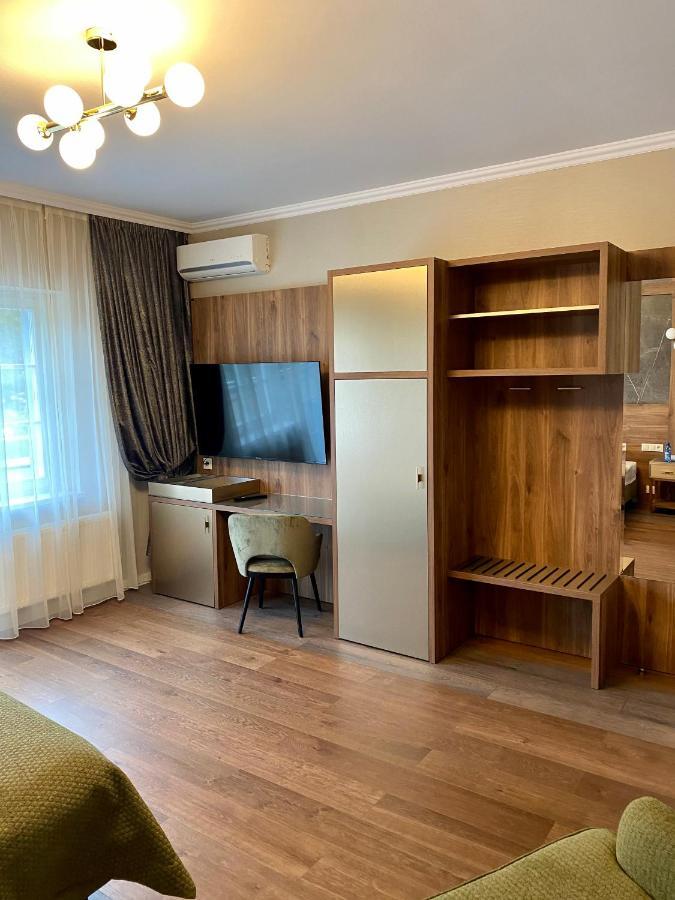 Pensjonat - Restauracja Zolty Domek Szczecinek Buitenkant foto