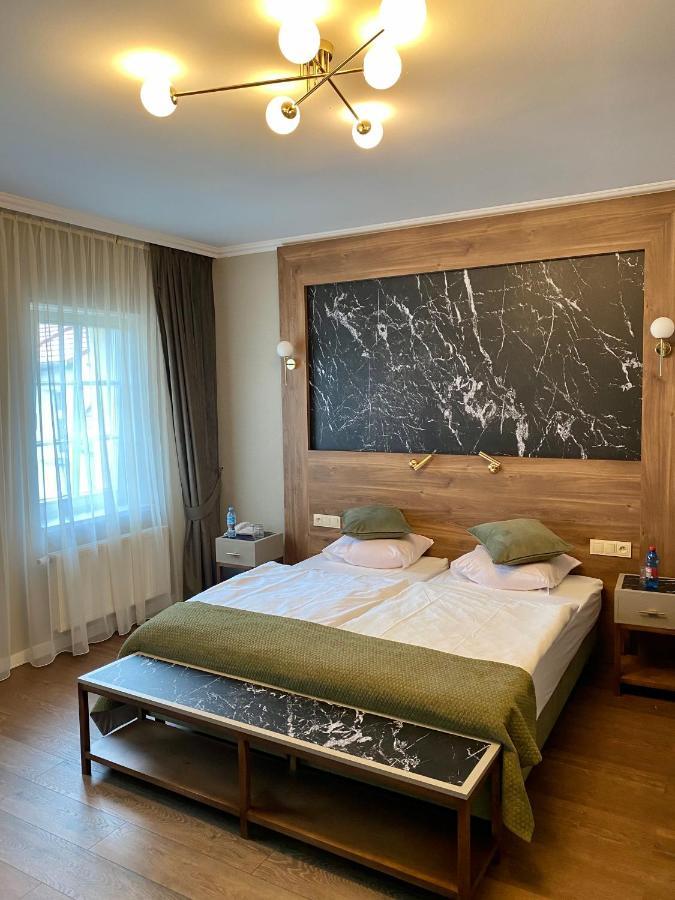 Pensjonat - Restauracja Zolty Domek Szczecinek Buitenkant foto