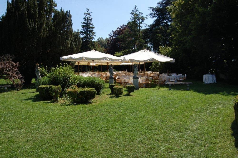 Pensjonat - Restauracja Zolty Domek Szczecinek Buitenkant foto