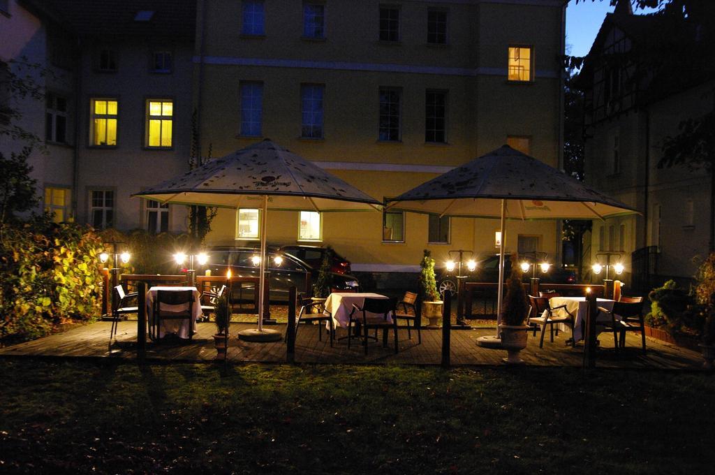 Pensjonat - Restauracja Zolty Domek Szczecinek Buitenkant foto