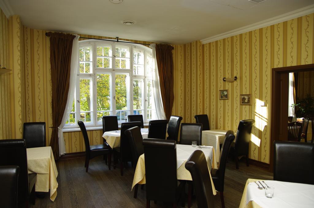 Pensjonat - Restauracja Zolty Domek Szczecinek Buitenkant foto
