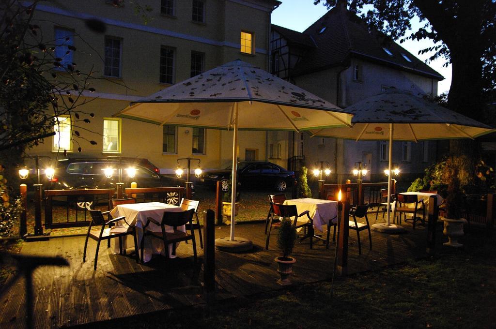 Pensjonat - Restauracja Zolty Domek Szczecinek Buitenkant foto